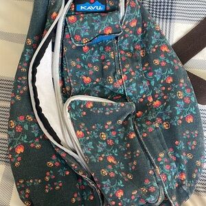KAVU Floral Patterned Sling Bag